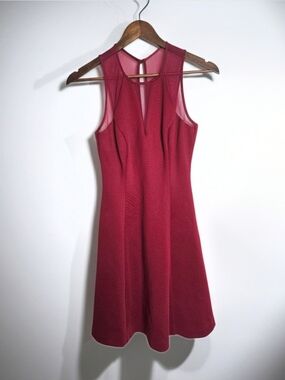 GUESS Burgundy Crinkled Flare Textured Mesh Dress  Keyhole Back. Womens Size O